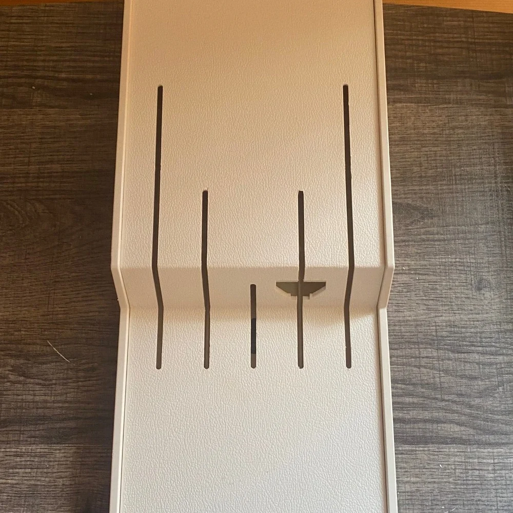 Cutco 1742 Vintage Wall Mount Knife Block 5 Slot Cream Textured Plastic USA Made